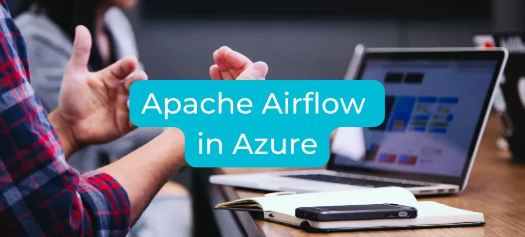 Man sieht Hände eines Mannes der etwas erklärt und vor einem Laptop sitzt. Davor ist auf türkisem Hintergrund der Schriftzug "Apache Airflow in Azure" zu lesen.